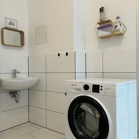 Nur 10 Min Fuß Zum Zentrum,47qm,netflix Apartment *